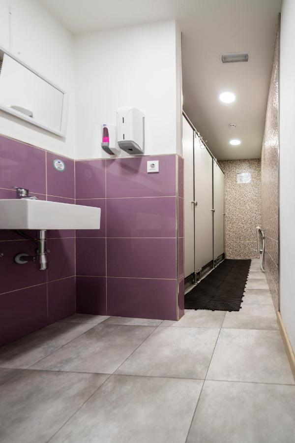 Shiku Hostel Lugo Bagian luar foto