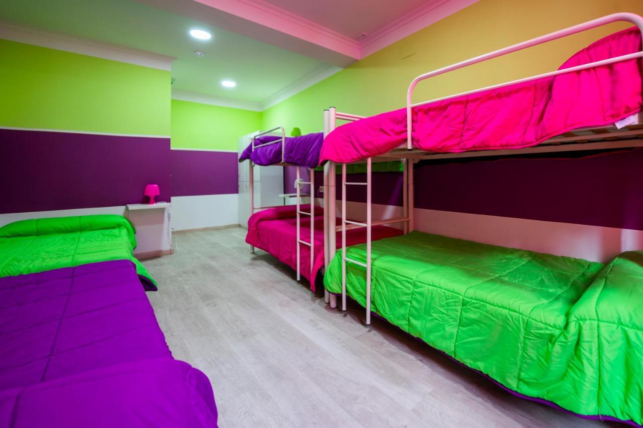 Shiku Hostel Lugo Bagian luar foto